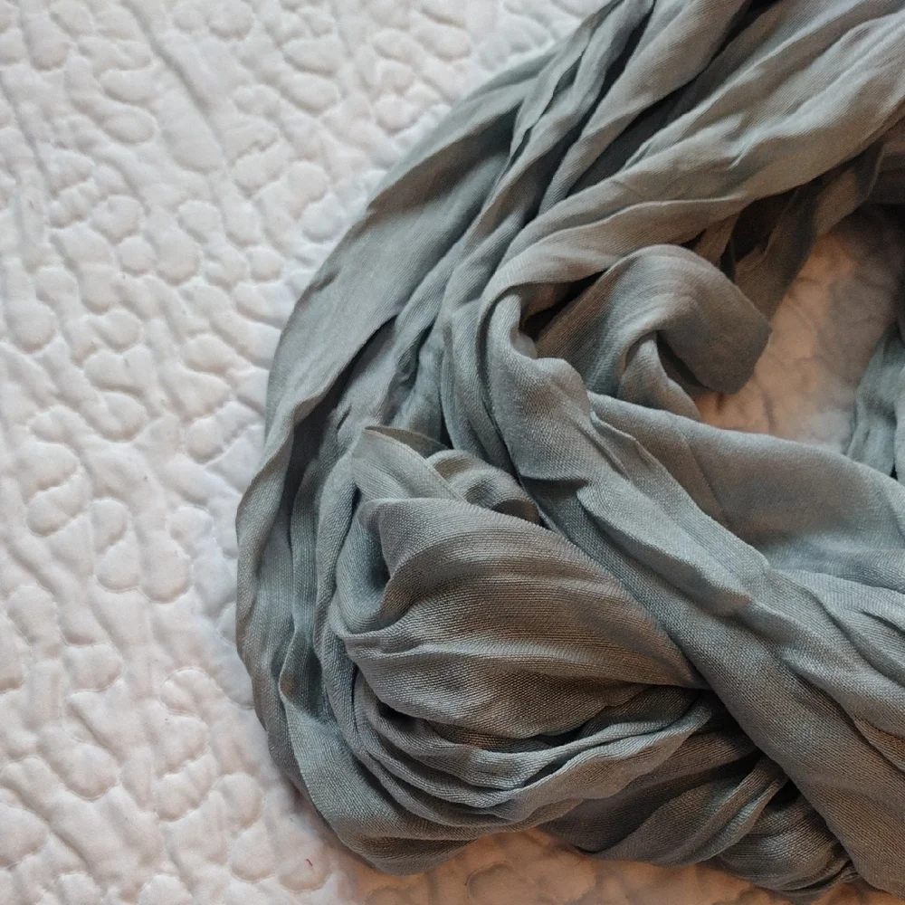 Elegant Blue Gray Women's Infinity Scarf - Picture 3 of 6
